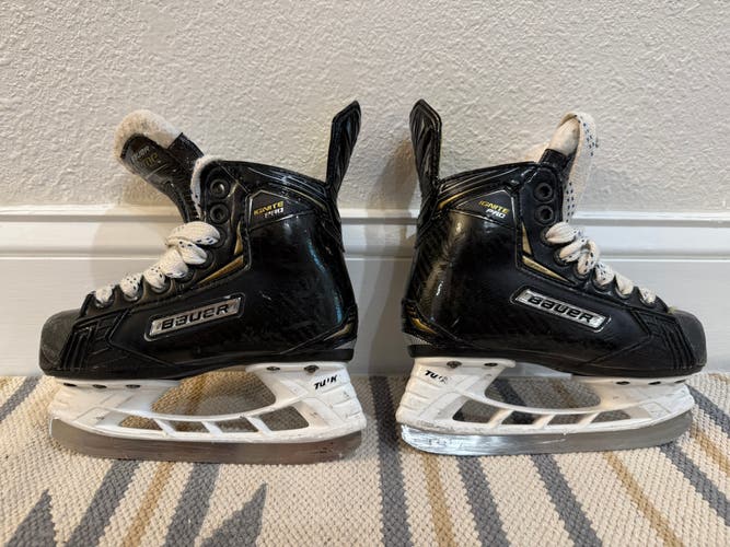 2022 Bauer Supreme Ignite Pro Hockey Skates Regular Width 10.5 (Used)