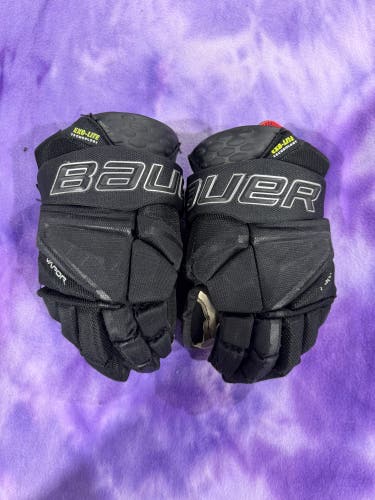 Black Intermediate Bauer Vapor Hyperlite Gloves 12" (Used)