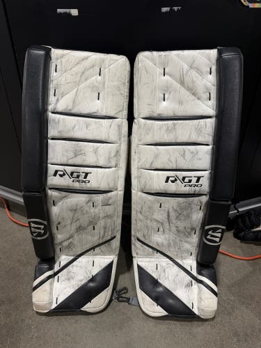 White 32" Intermediate Warrior Ritual GT2 Classic Goalie Leg Pads (Used)