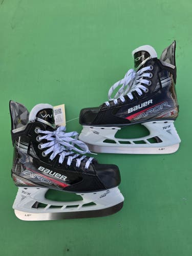 Intermediate Bauer Vapor X3 Hockey Skates Regular Width Size 4.5