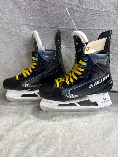 Intermediate Bauer Hockey Skates 6 (Used)