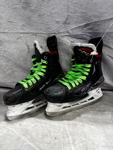 Intermediate Bauer Vapor 3X Hockey Skates Size 5.5 (Used)