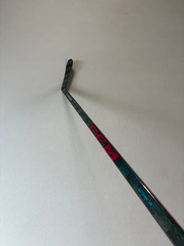 Like New 40 Flex P88 Junior CCM Trigger Unleashed Pro Right Hand Hockey Stick
