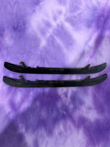 Bauer Fly-Ti Holders, Runners, & Replacement Steel Blades 272 mm (Used)