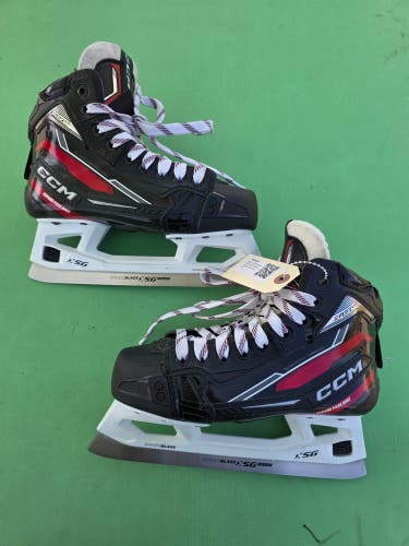 Junior CCM Extreme Flex E6.9 Hockey Goalie Skates Size 3.5