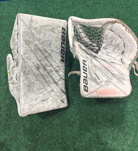 White Intermediate Bauer Vapor 3X Goalie Glove & Blocker Set Regular (Used)