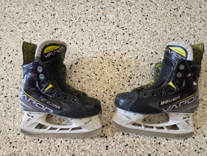 Bauer Vapor 3X Hockey Skates Regular Width Size 1 (Used)