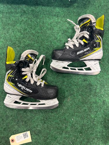 Youth Bauer Vapor Fly40 Hockey Skates (Regular) Size 12.5 (Used)
