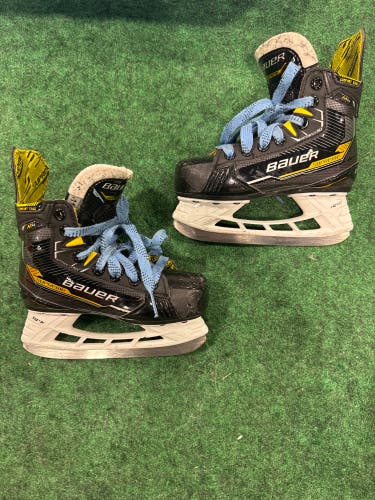 Youth Bauer Supreme M4 Hockey Skates (Regular) Size 11.5 (Used)