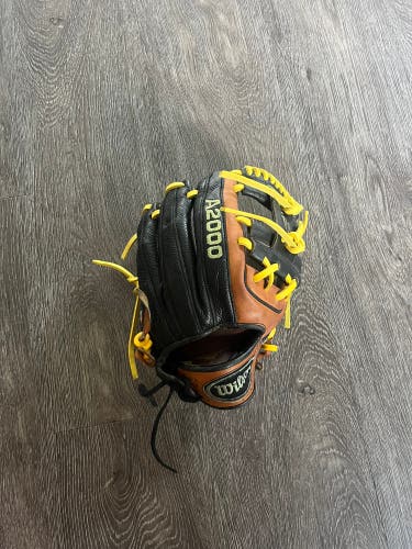 Japan made Wilson A2000 1786 RH Infield Baseball Glove 11.5" restrung