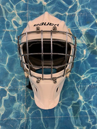 White Senior Bauer 930 Goalie Mask | Small/Medium (Used)