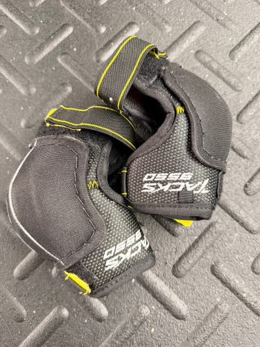 Youth Large CCM Tacks 9550 Elbow Pads (Used)