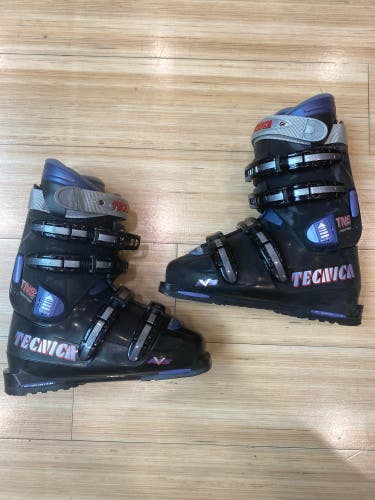 Mondo 24 & 24.5 Women's Tecnica Ski Boots Soft Flex (Used)