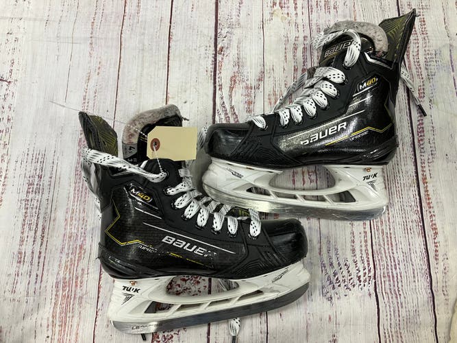 Intermediate Bauer Supreme M40 Hockey Skates Size 4.5 (Used)