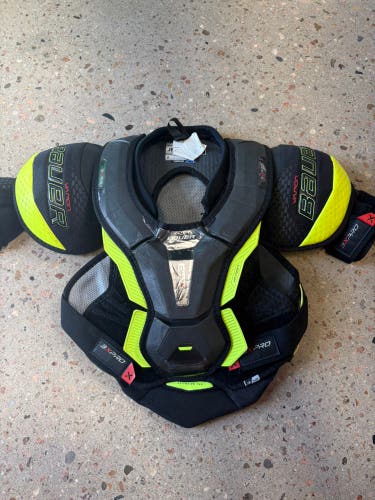 Medium Junior Bauer Vapor 3X Pro Shoulder Pads (Used)