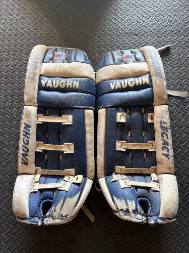 34" Vaughn Legacy Goalie Leg Pads (Used)