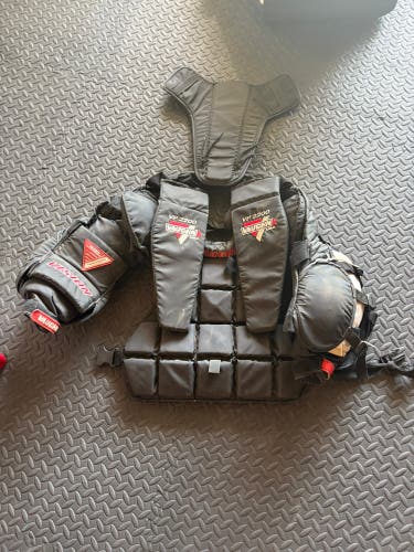 Small Vaughn VP 2500 Goalie Chest Protector (Used)