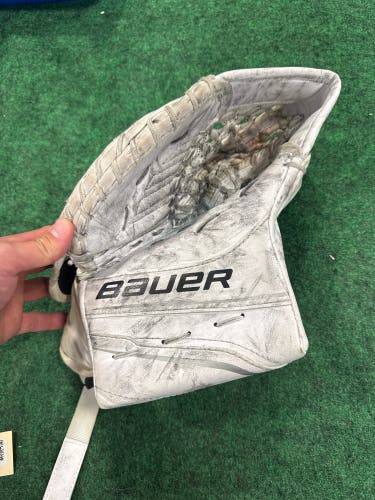 White Junior Bauer GSX Goalie Glove Full Right (Used)