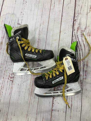 Junior Bauer X-LS Hockey Skates Regular Width Size 1 (Used)