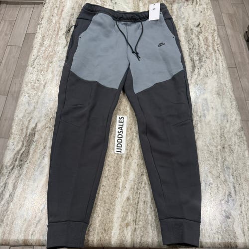 Nike Tech Fleece Joggers Pants NSW HV0959-061 Cool Grey Black Men’s Sz XL Tall

New With Tags
