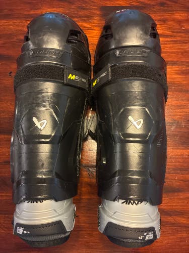 Junior Bauer Supreme M5 Pro 12" Shin Pads (Used)