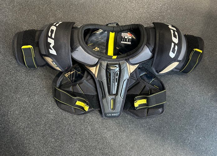 Senior Small CCM Tacks AS 580 Shoulder Pads