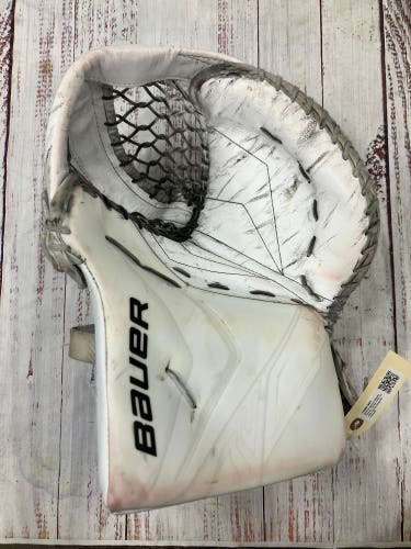 White Senior Bauer Vapor Flylite V90 Goalie Glove Regular (Used)