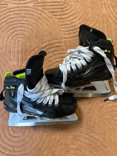 Junior Bauer Elite Hockey Goalie Skates Regular Width Size 2.5 (Used)