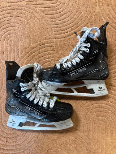 Junior Bauer Supreme M50 Pro Hockey Skates Regular Width Size 3.5 (Used)