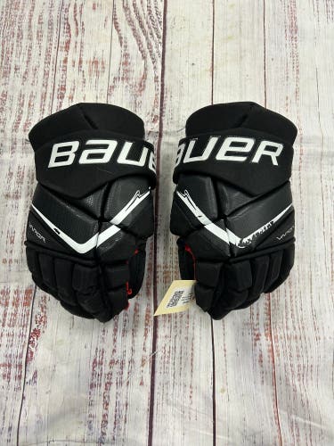 Black Junior Bauer Vapor Fly 40 Gloves 12" (Used)
