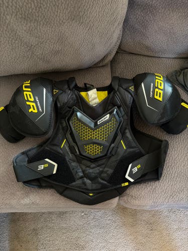 Large Senior Bauer Supreme 3S Shoulder Pads (Used)