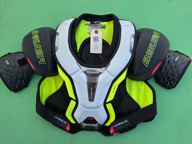 Medium Junior Bauer Vapor Hyperlite Shoulder Pads