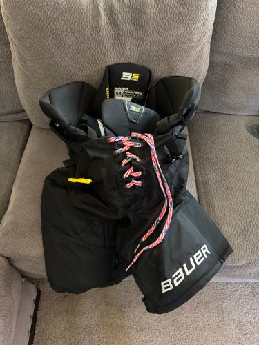 Senior Medium Bauer Supreme 3S Pro Hockey Pants (Used)