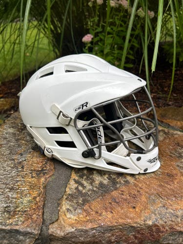 Cascade CS-R White Youth Lacrosse Helmet CSR