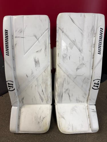 White 26+1" Junior Warrior Ritual G6 E+ Goalie Leg Pads (Used)
