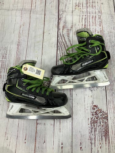 Intermediate Bauer GSX Hockey Goalie Skates Regular Width Size 4 (Used)