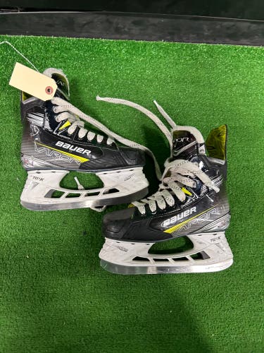 Junior Bauer Vapor X4 Hockey Skates Extra Wide Width Size 3 (Used)