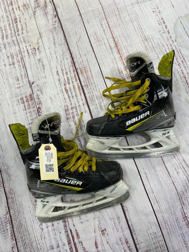 Junior Bauer Vapor X4 Hockey Skates Regular Width Size 3 (Used)