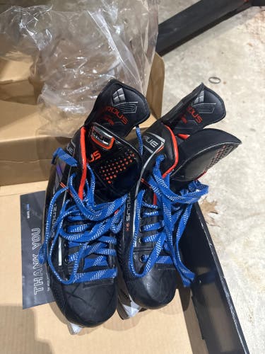 2023 True HZRDUS 9x Hockey Skates Regular Width Size 5 (Used)