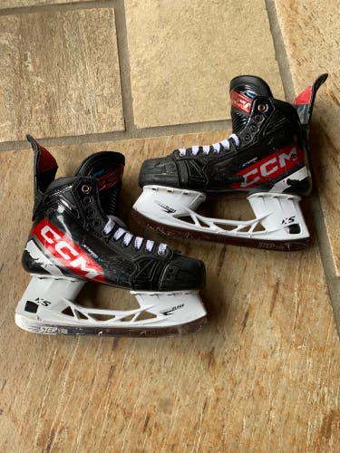 CCM JetSpeed Control Hockey Skates Regular Width 7.5 (Used)