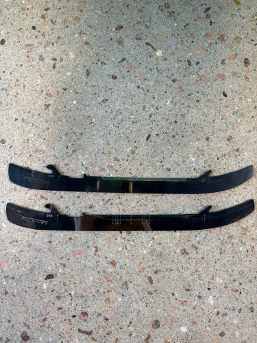 Bauer Fly-Ti Blades 246 mm (Used)