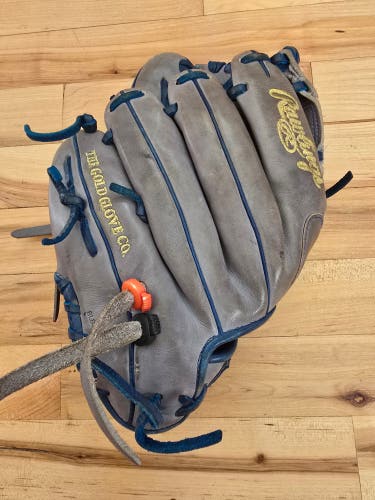 Pitcher's RH Rawlings Heart of the Hide Baseball Glove 11.5"