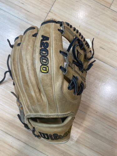 Wilson A2000 RH Baseball Glove 11.5" (Used)