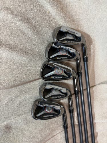 Men's TaylorMade 2009 Burner Right Handed Iron Set Regular Flex Graphite Shaft 5 Pieces (Used)