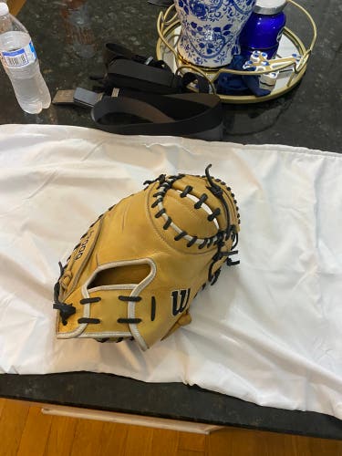 Wilson A2000 RH Catcher's Baseball Glove 33" (Used)