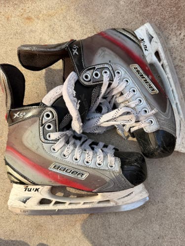 Black/Gray 2011 Bauer Vapor X5.0 Hockey Skates Regular Width Size 3.5 (Used)