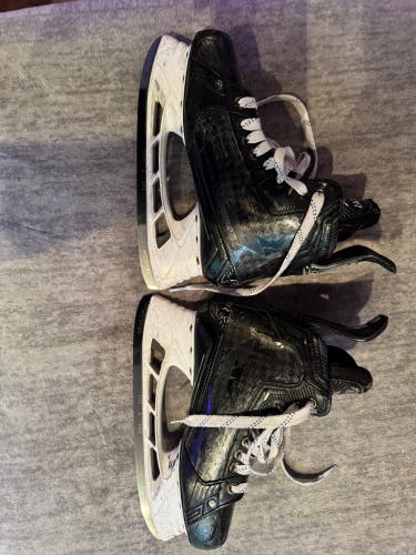 2022 Bauer Supreme Mach Hockey Skates Size 5 (Used)
