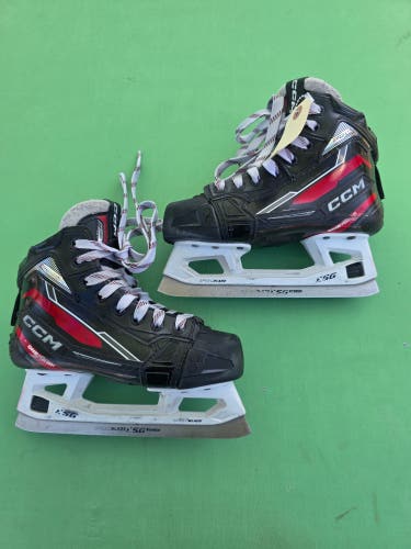 Junior CCM Extreme Flex E6.9 Hockey Goalie Skates Regular Width Size 2