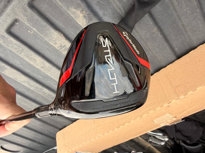 Men's TaylorMade Stealth Right Handed Fairway Wood Regular Flex 3 Wood HL (Used)