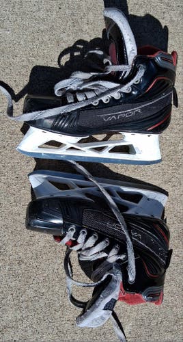 Bauer Vapor X900 Hockey Goalie Skates Regular Width Size 4 (Used)
